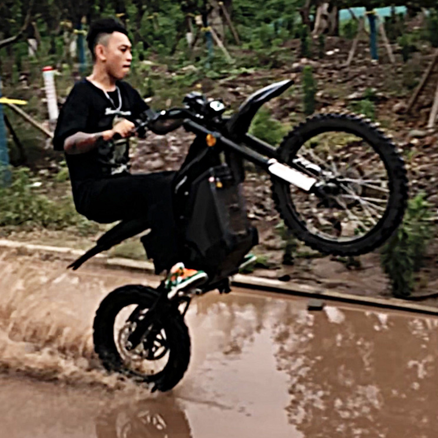STLF مستوى المنافسة Caofen F8  - مراجعة 72V 12000W Electric Dirt Bike وسعره